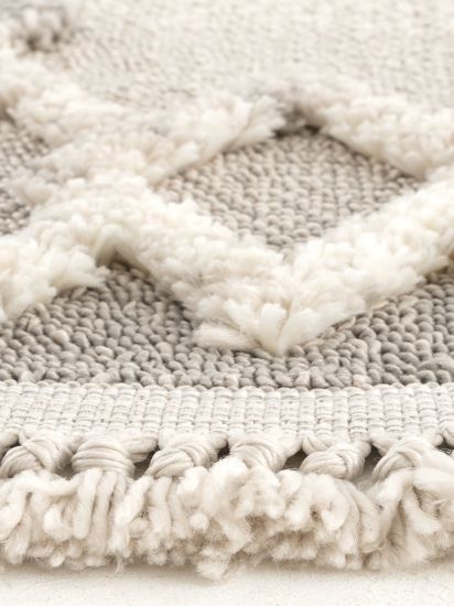 Saptrika Beige Cream Modern Patterned Bedroom Rug