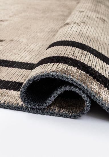 Hearthstone Brown & Black Bordered Outdoor Rug